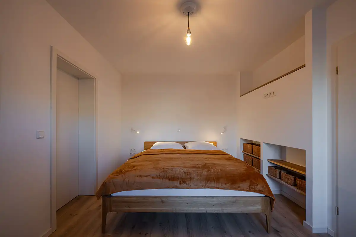 Lindenhof Michaelis - Urlaub auf dem historischen Gutshof - Keramikwohnung - Schlafzimmer