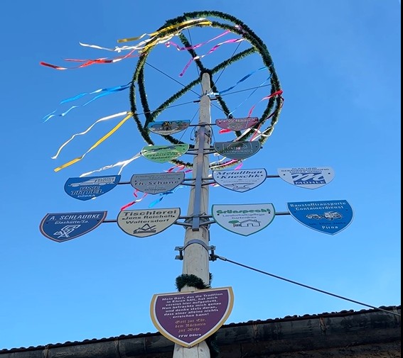 Lindenhof Michaelis – Urlaub im historischen Gutshof – Maibaum 2026